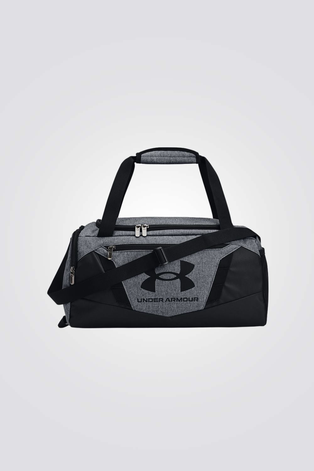 תיק מבית המותג UNDER ARMOUR ,  בעל תא איחסון גדול בסגירת רוכסן לשמירה על החפצים שלך בדרך הנוחה והבטוחה  ביותר. כיס גדול מאורר לבגדים המשומשים לאחר האימון. תחתית עשויה מחומר עמיד בשילוב טכנולוגיית  UA Storm שמספקת עמידות במים ושומרת על התיק לאורך זמן. רצועת כתף מרופדת ומתכוננת לנשיאה נוחה והתאמה מושלמת .  מידות: 22 ס"מ רוחב 22.6 ס"מ גובה 44.7  ס"מ אורך נפח 23L