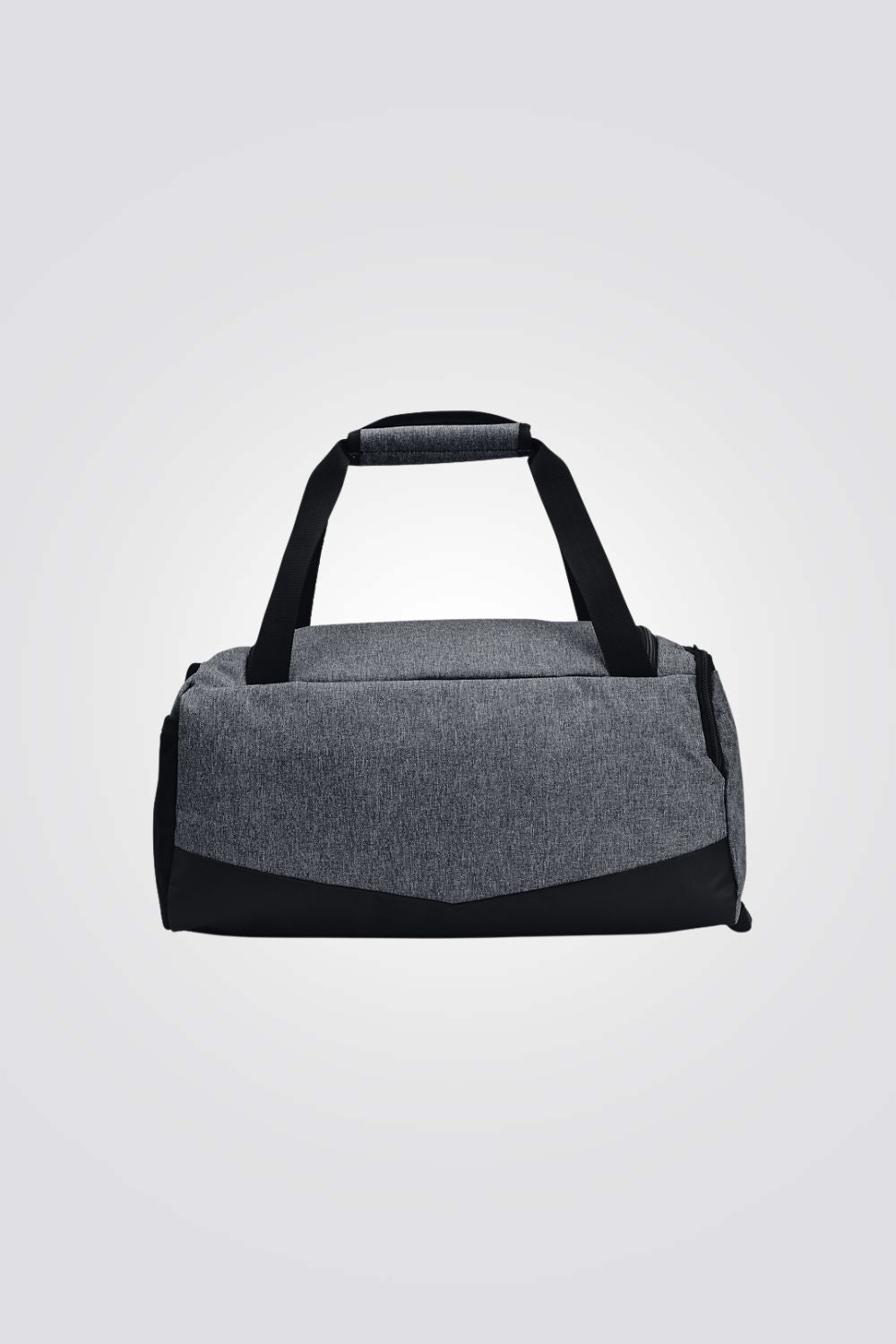 תיק מבית המותג UNDER ARMOUR ,  בעל תא איחסון גדול בסגירת רוכסן לשמירה על החפצים שלך בדרך הנוחה והבטוחה  ביותר. כיס גדול מאורר לבגדים המשומשים לאחר האימון. תחתית עשויה מחומר עמיד בשילוב טכנולוגיית  UA Storm שמספקת עמידות במים ושומרת על התיק לאורך זמן. רצועת כתף מרופדת ומתכוננת לנשיאה נוחה והתאמה מושלמת .  מידות: 22 ס"מ רוחב 22.6 ס"מ גובה 44.7  ס"מ אורך נפח 23L