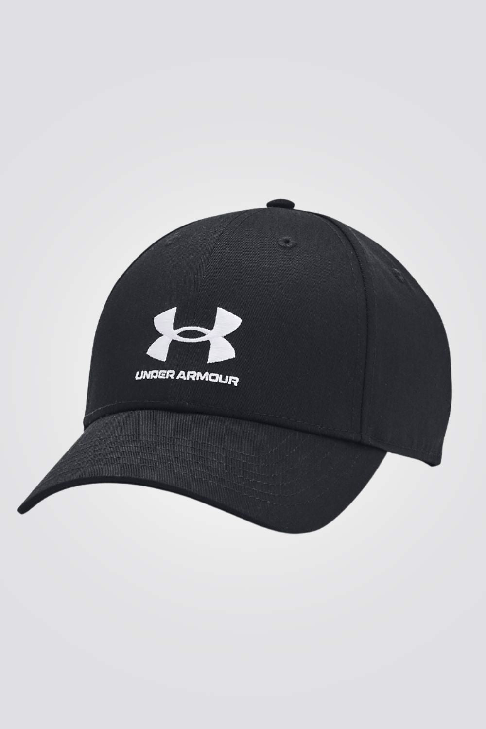 כובע מבית המותג UNDER ARMOUR עשוי מבד מנדף זיעה ששומר על הראש שלך מאורר לאורך כל היום . רצועה אחורית אלסטית בסגירת אבזם להתאמה מושלמת.