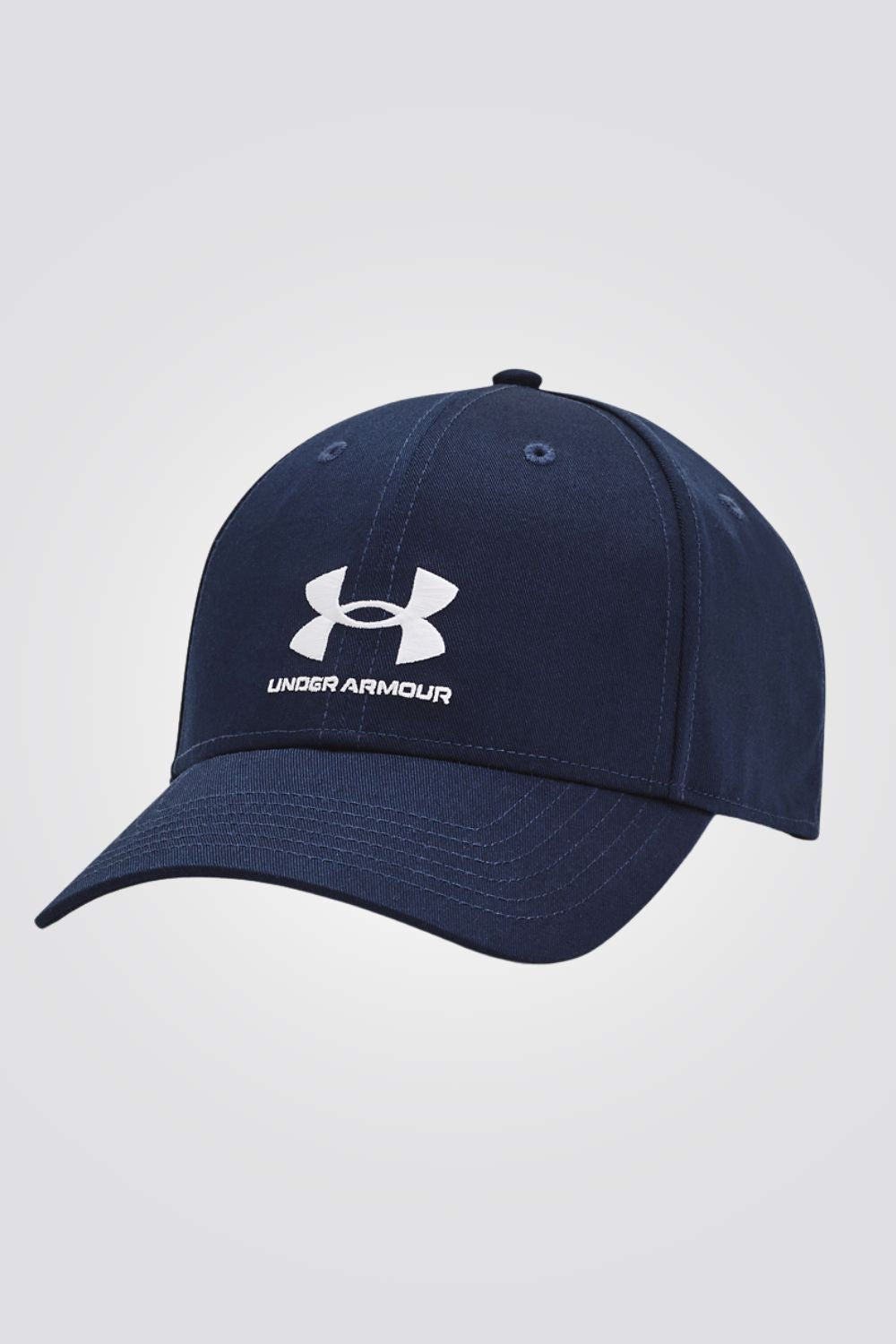 כובע מבית המותג UNDER ARMOUR עשוי מבד מנדף זיעה ששומר על הראש שלך מאורר לאורך כל היום . רצועה אחורית אלסטית בסגירת אבזם להתאמה מושלמת.