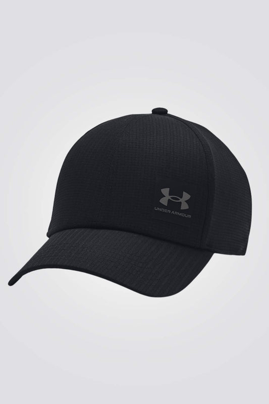 כובע מבית המותג UNDER ARMOUR, עשוי מבד מנדף זיעה בשילוב עם טכנולוגית ArmourVent ששומר על הראש שלך מאורר לאורך כל היום. רצועה אחורית בשילוב פס  מנדף זיעה so-Chill שעוזר לפיזור החום בחלק האחורי  בתוספת אבזם להתאמה מושלמת 