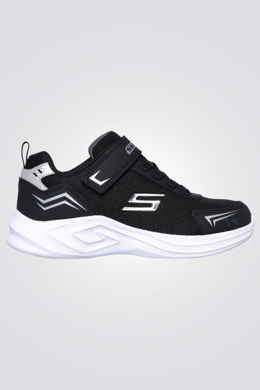 נעליים מבית המותג SKECHERS, בעלות מדרס פנימי שמספק מעטפת רכות ששומרת על הרגל שלהם בדרך הנוחה ביותר . סוליית ביניים בתוספת בולם זעזועים שמסייעת לשמור עליהם מנפילות. סולייה חיצונית ,ששומרת על אחיזה מלאה בקרקע . רצועה עליונה בתוספת סקוטש להתאמה מושלמת.