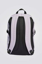 תיק מבית המותג ADIDAS, בעל תא איחסון רחב בסגירת רוכסן לשמירה על החפצים שלך בדרך הבטוחה ביותר. שרוול מרופד ששומר על המחשב הנייד שלך. רצועות אחוריות מתכוננות לנשיאה נוחה. בסיס מצופה שהופך את התחתית לעמידה בכל דבר שתעבור . מוצר זה מיוצר עם לפחות 50% חומרים ממוחזרים. על ידי שימוש חוזר בחומרים שכבר נוצרו, אנו עוזרים להפחית את הפסולת ואת ההסתמכות שלנו על משאבים סופיים ולהפחית את טביעת הרגל של המוצרים שאנו מייצרים.  מידות: 19 ס"מ על 30 ס"מ על 46 ס"מ נפח: 26.4L