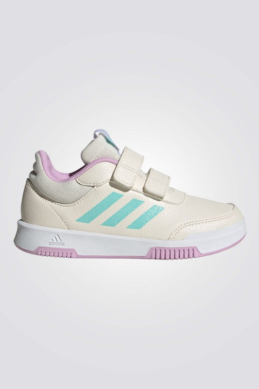 נעליים מבית המותג ADIDAS, בעלות מדרס פנימי שמספק מעטפת נוחות מלאה בכל צעד שלהם. סולייה חיצונית מגומי שמאפשרת יציבות ואחיזה מלאה בקרקע. רצועות עליונות עם סקוטש להתאמה מושלמת.