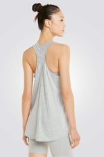 dryCELL: הייעוד של PUMA לתכונות מנדפות לחות המסייעות לשמור אותך יבש ונוח עיצוב צוואר הלטר לוגו PUMA על החזה השמאלי עשוי מחומר תלת בלנד ממוחזר