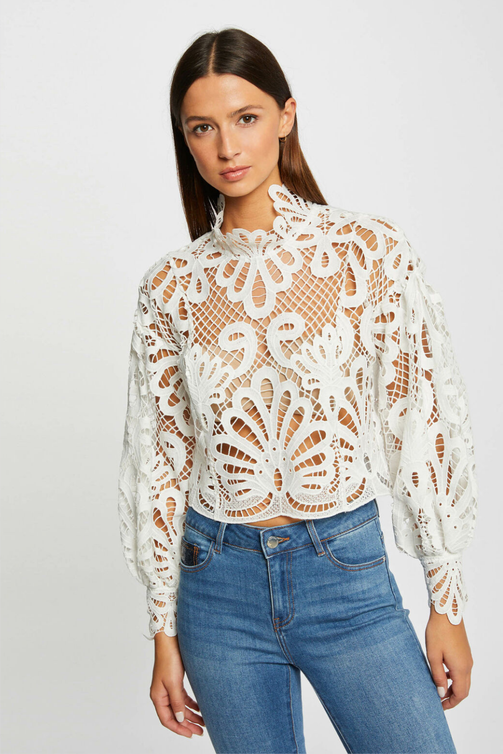 חולצת תחרה לבנה