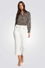 חולצה מכופתרת מבית המותג MORGAN, עם שרוולים ארוכים, צווארון בגזרה ישרה, הדפס עם מראה בד חצי שקוף.   מידות: T36 - S T38 - M T40 - L T42 - XL T44 – XXL