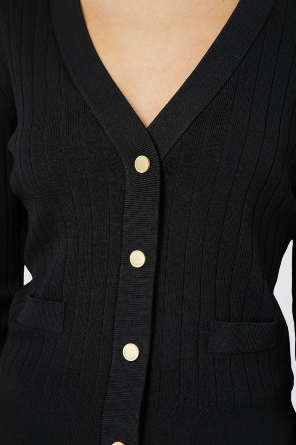 קרדיגן סריג עם כפתורים מוזהבים | קנת קול