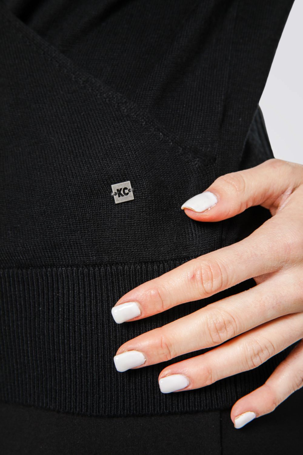 סריג דק בצבע שחור | קנת קול
