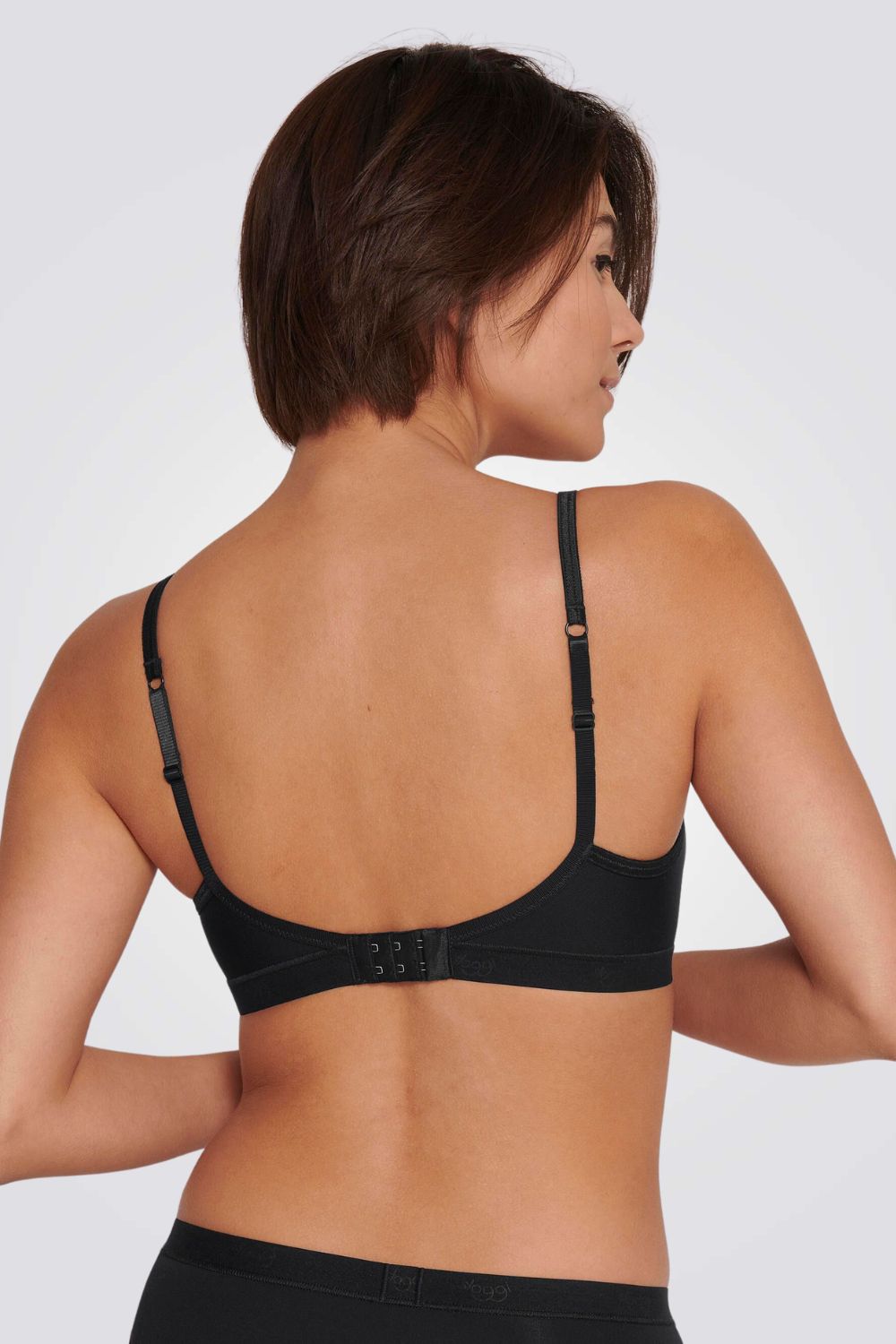 חזיה ללא ריפוד ועצם בצבע שחור