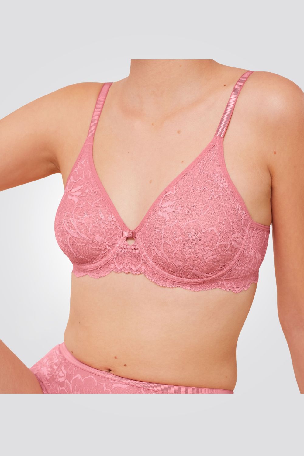 חזיית תחרה Amourette Charm T W02 ורוד