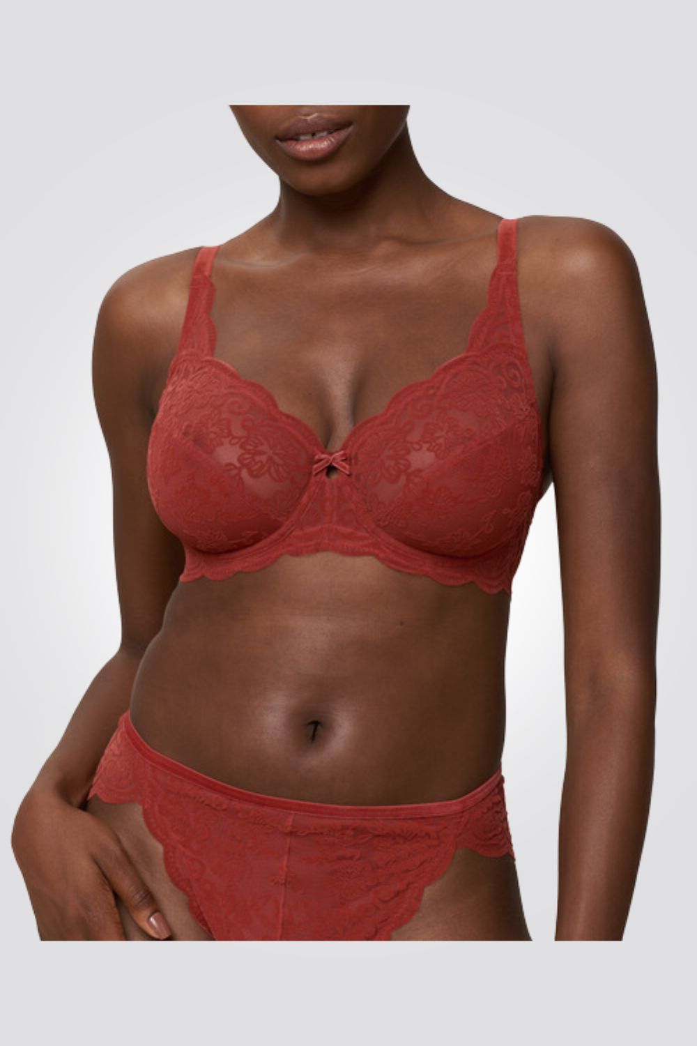 חזיית תחרה בצבע אדום