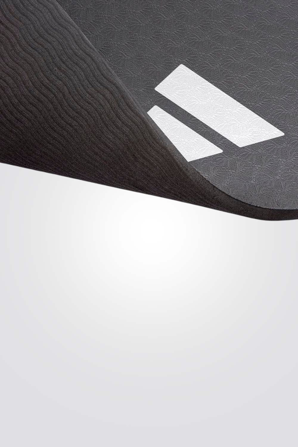 מזרן יוגה בצבע שחור