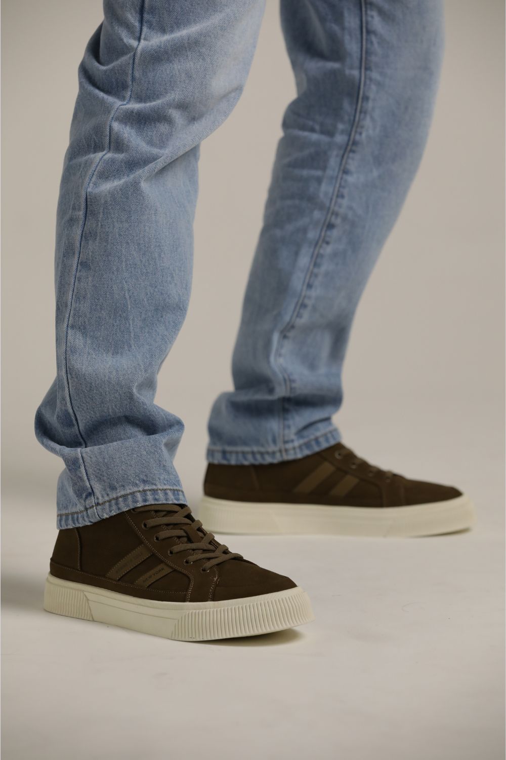 סניקרס גבוהות בצבע חום לגברים | קנת קול