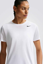 טישירט ספורט Nike Dri-FIT לנשים | נייקי