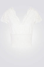 חולצה תחרה וי בצבע לבן