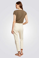 חולצה עם צווארון תחרה