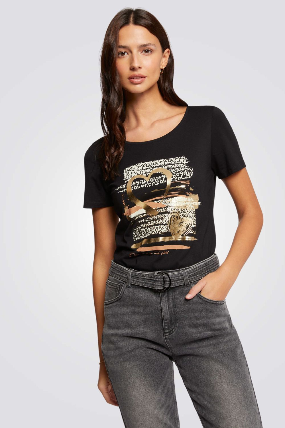 חולצת טי עם שרוולים קצרים בהדפס זהב