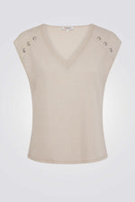 טישירט עם כפתורים דקורטיביים