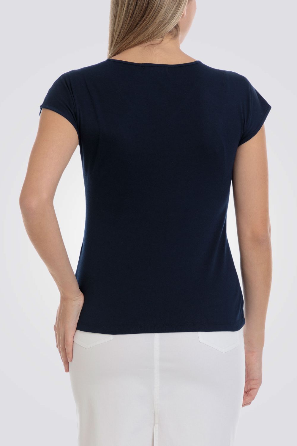 טישירט עם חתכים בצבע נייבי 