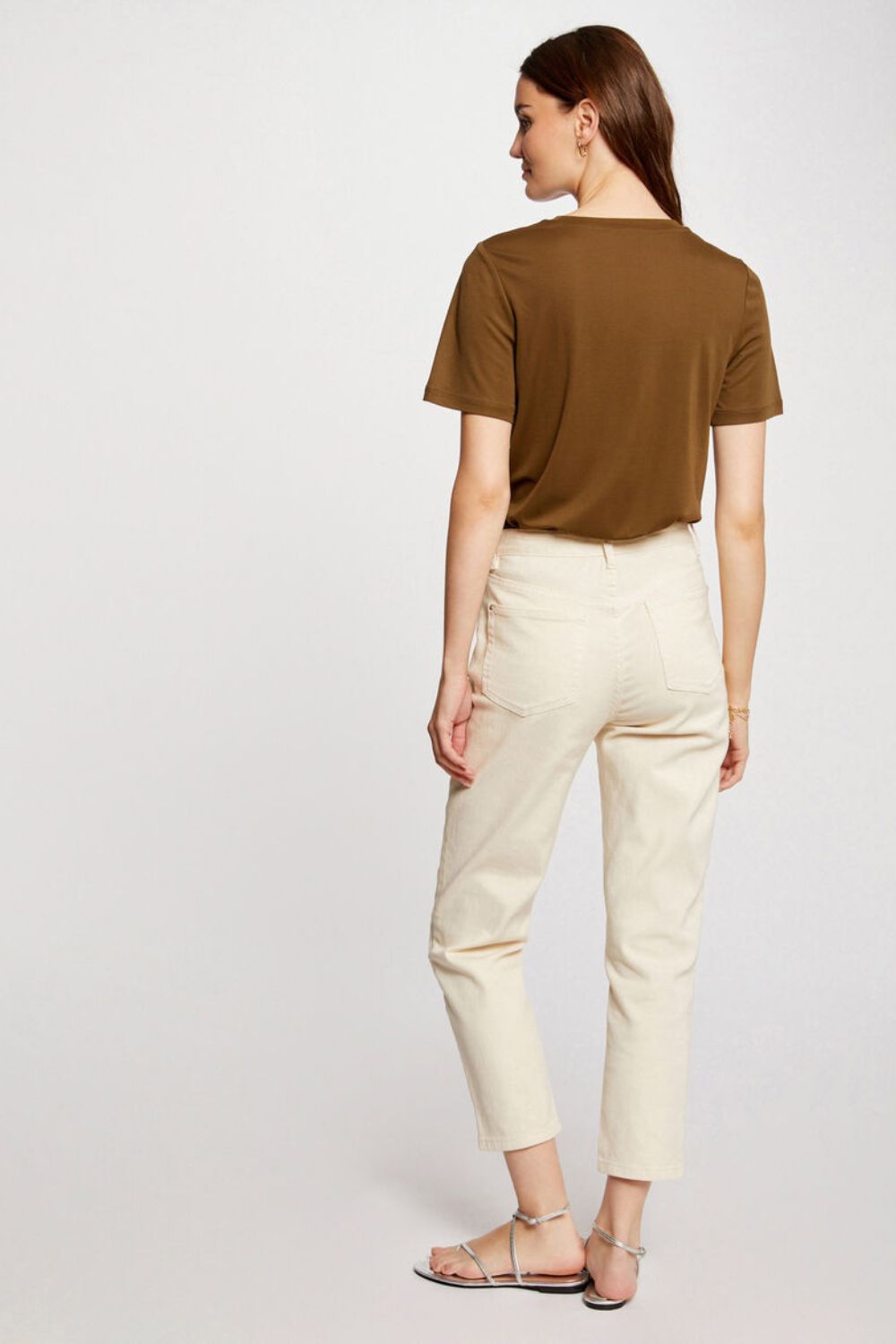 טישירט עם פתחים בחזה