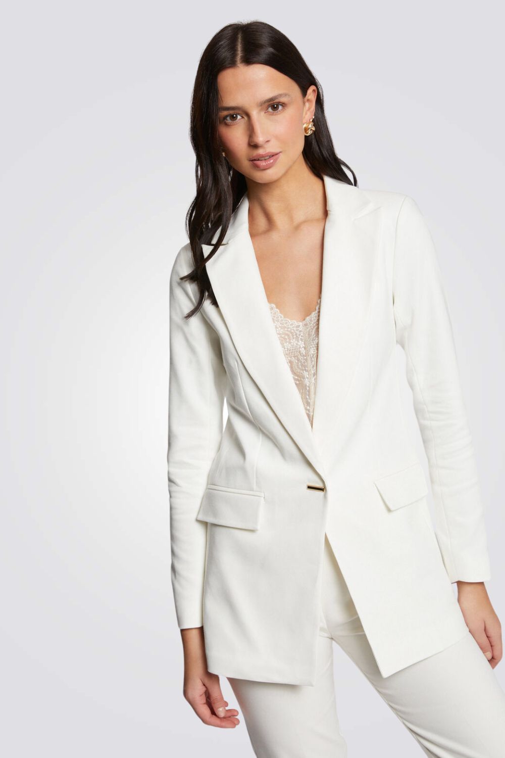 בלייזר סאטן בצבע לבן