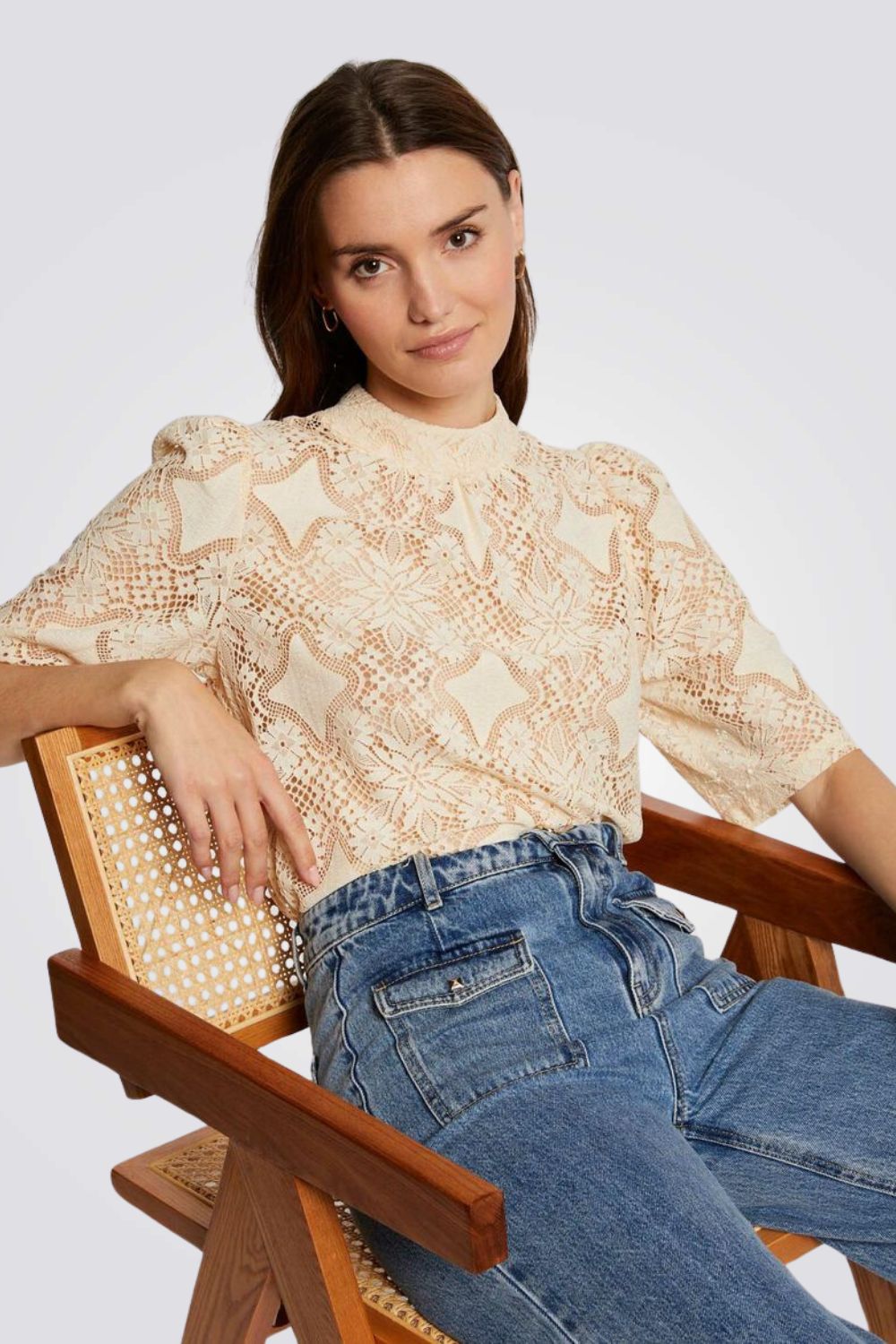 חולצה תחרה בצבע שמנת