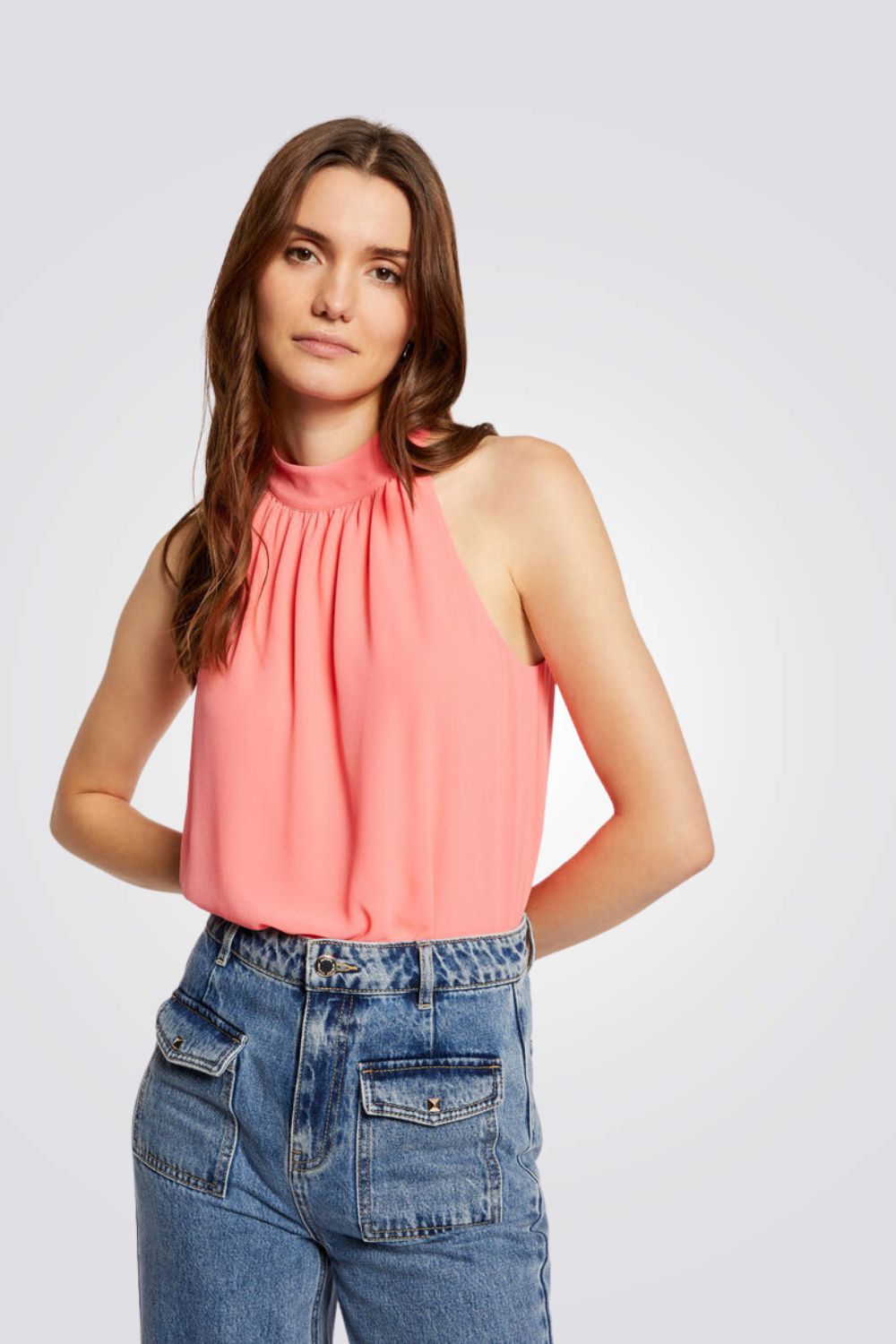 גופיה עם קולר בצבע ורוד