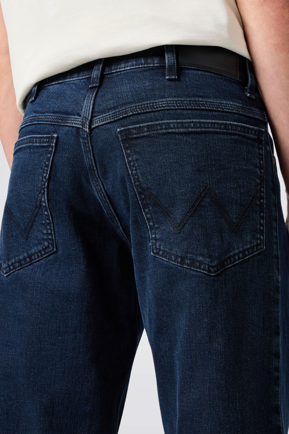 ג'ינס STRAIGHT בצבע כחול כהה