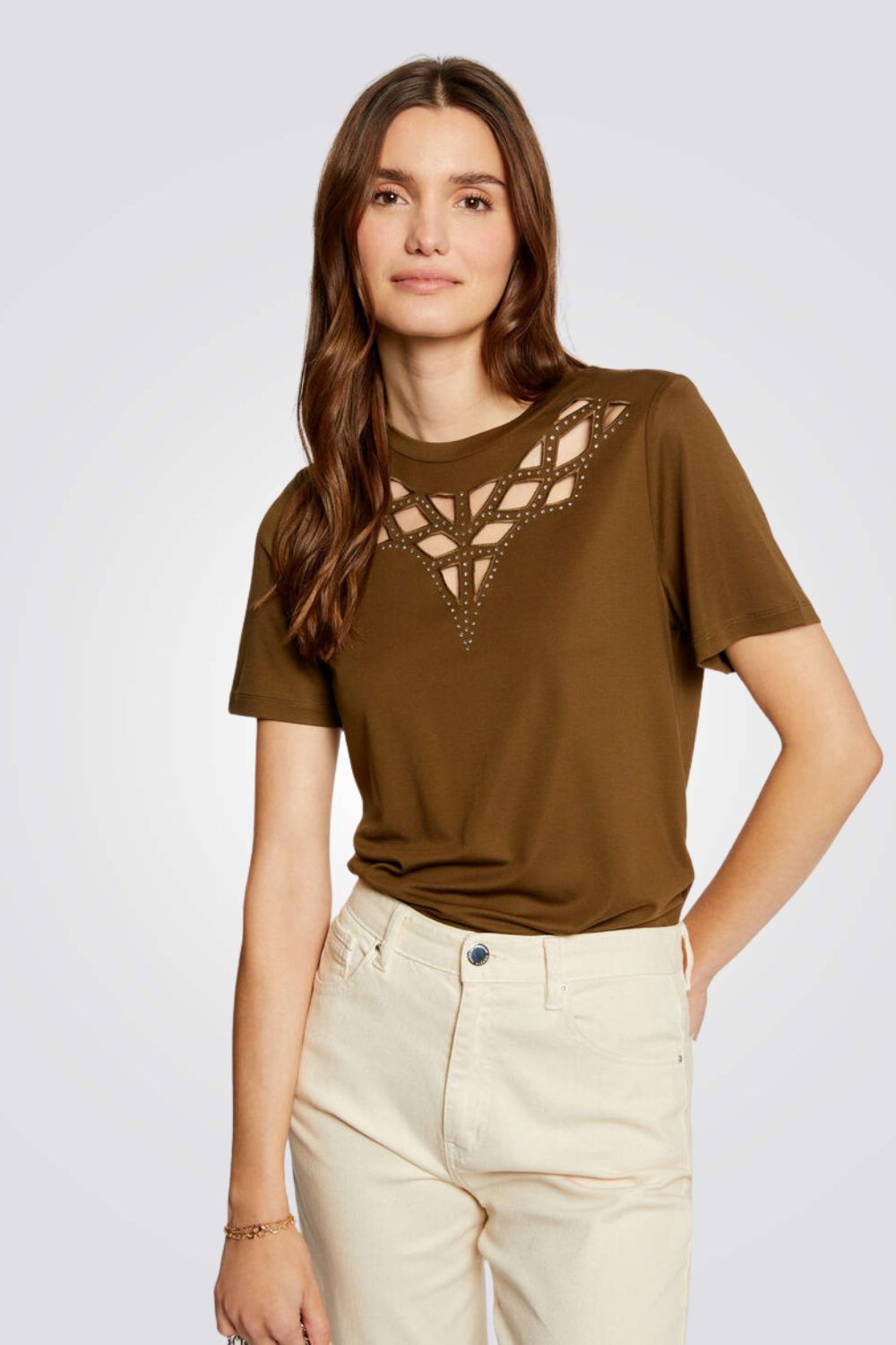 טישירט עם פתחים בחזה