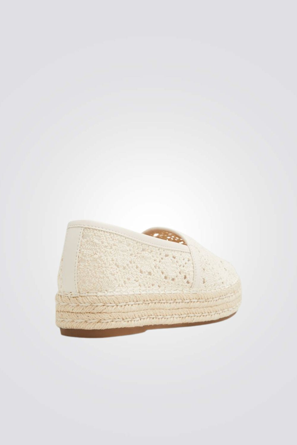 נעל עם תחרה בצבע לבן