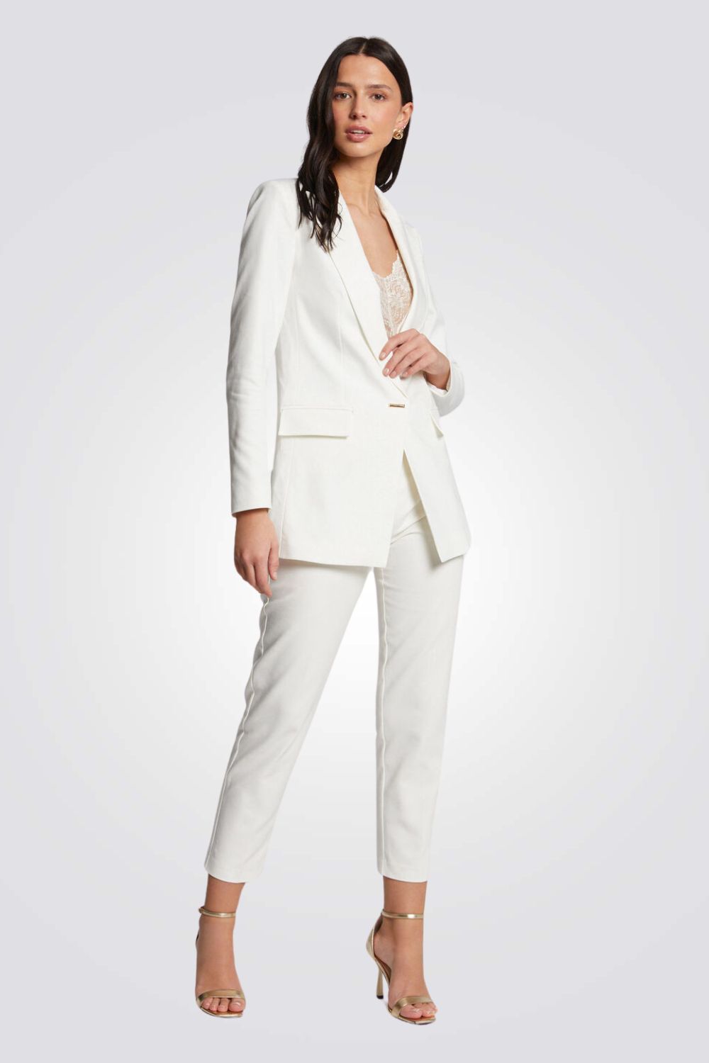 בלייזר סאטן בצבע לבן