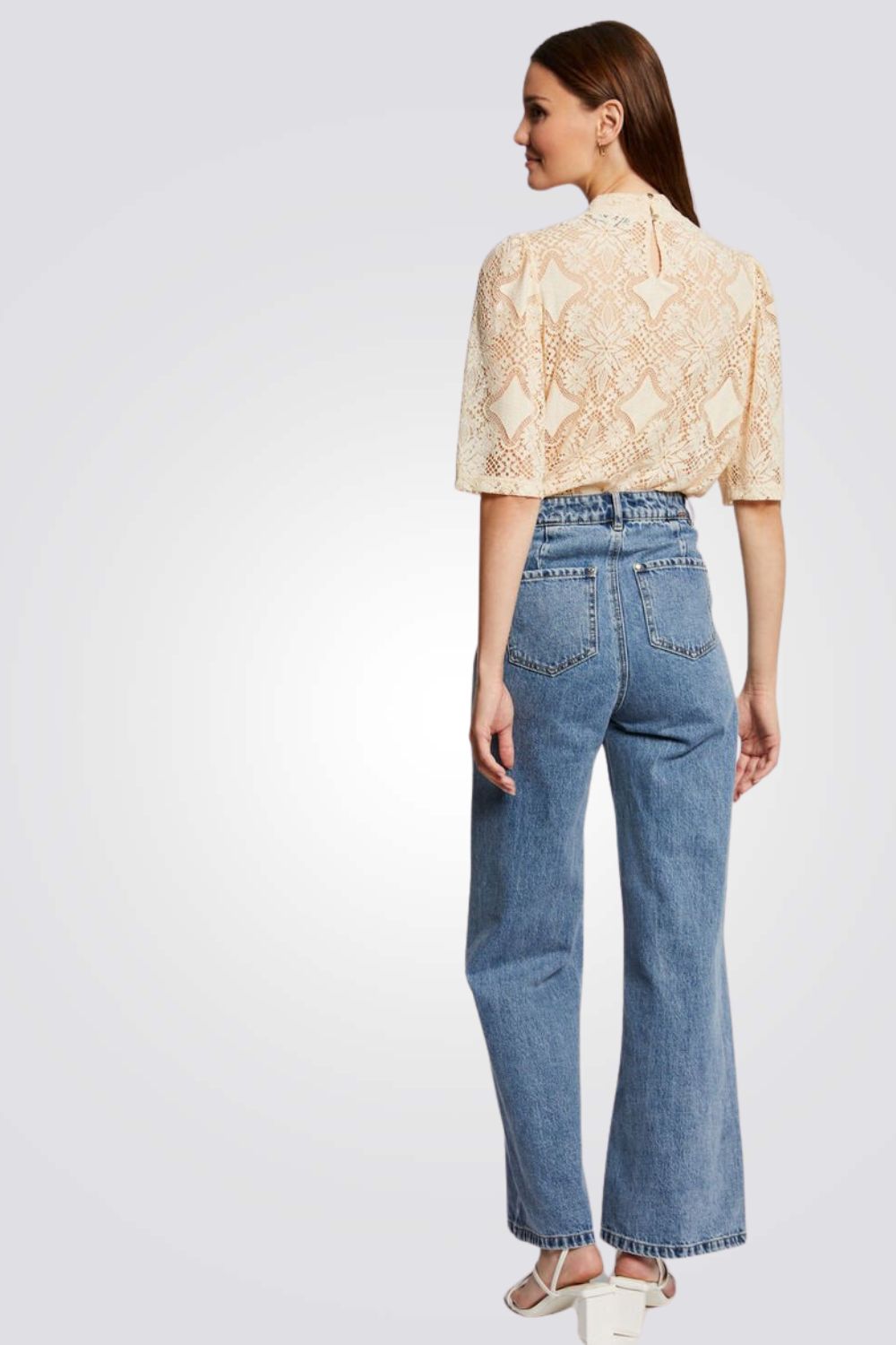 חולצה תחרה בצבע שמנת