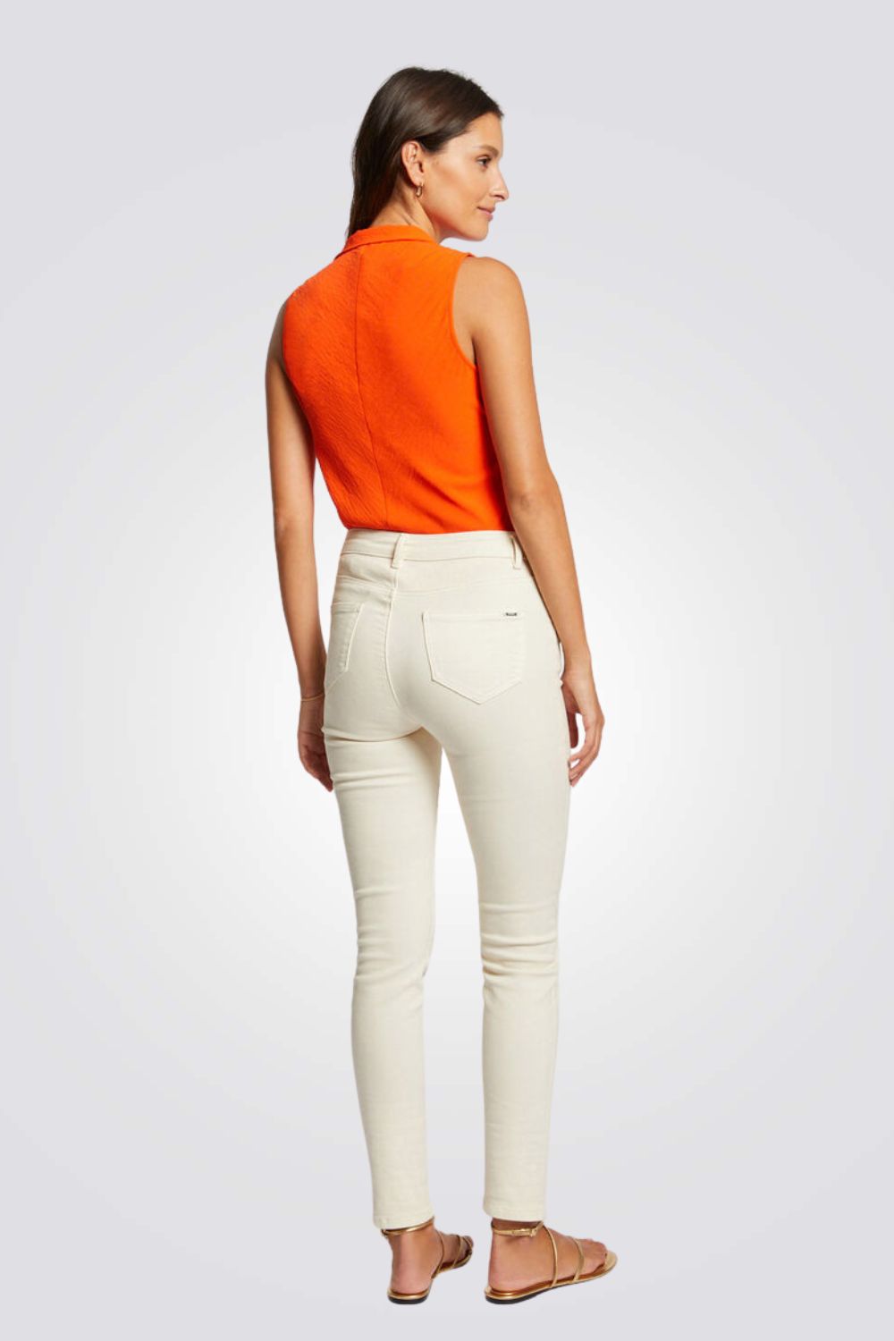 גופיה עם סרט קשירה בצבע כתום