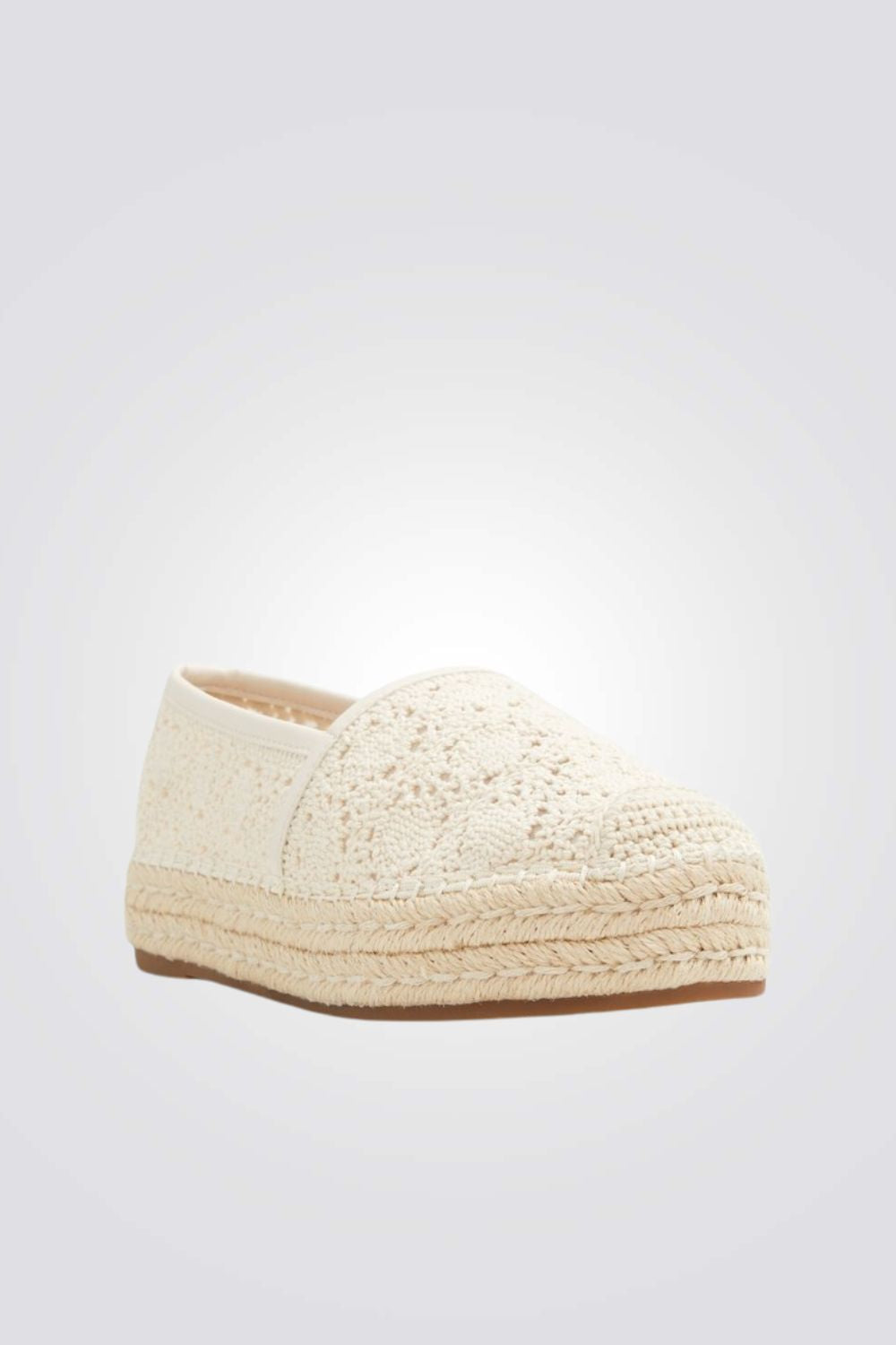 נעל עם תחרה בצבע לבן