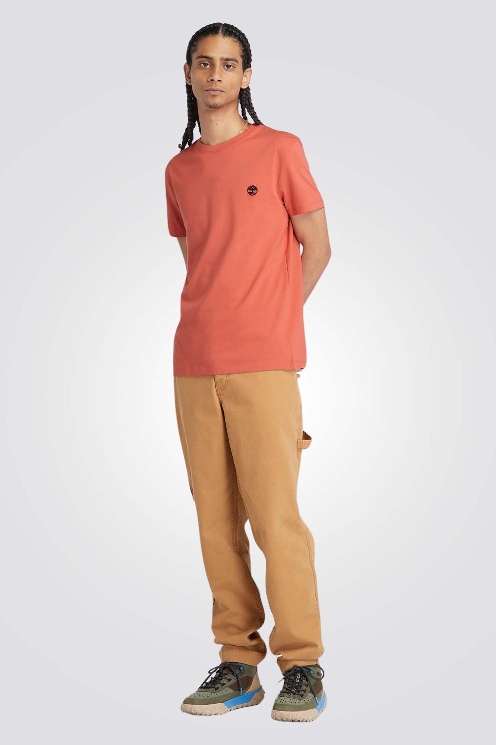 טישירט בצבע כתום