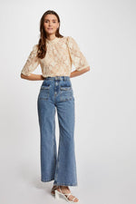 חולצה תחרה בצבע שמנת