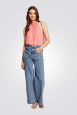 גופיה עם קולר בצבע ורוד