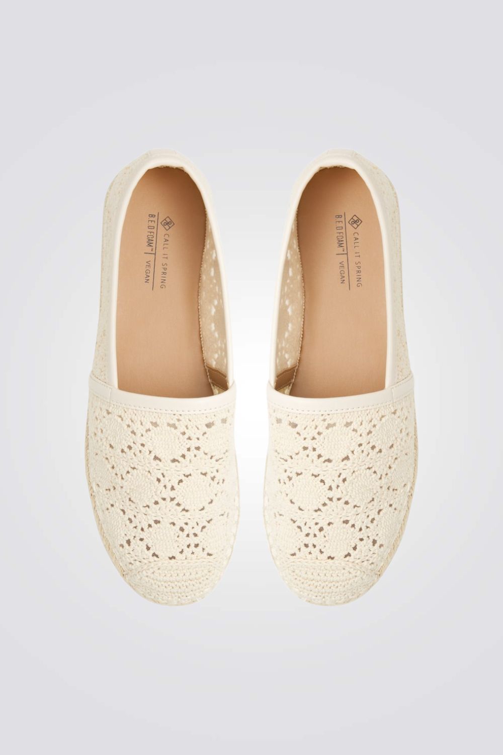 נעל עם תחרה בצבע לבן