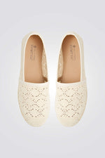 נעל עם תחרה בצבע לבן