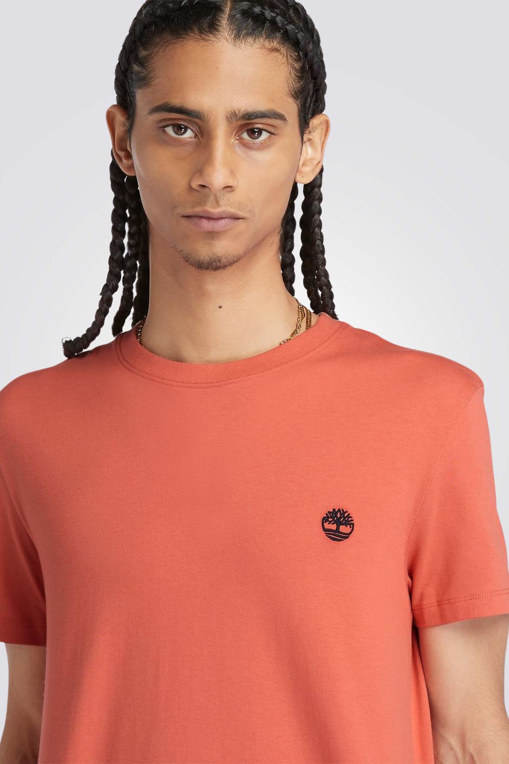 טישירט בצבע כתום