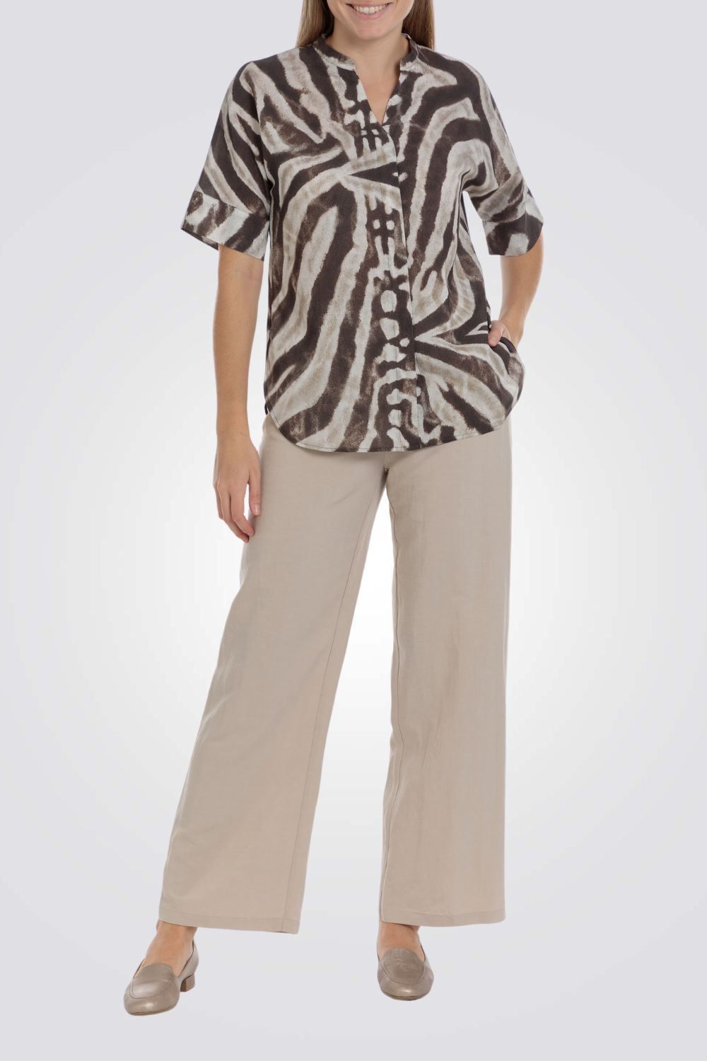 מכופתרת קצרה עם הדפס