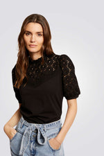 חולצה תחרה עם שרוולים קצרים