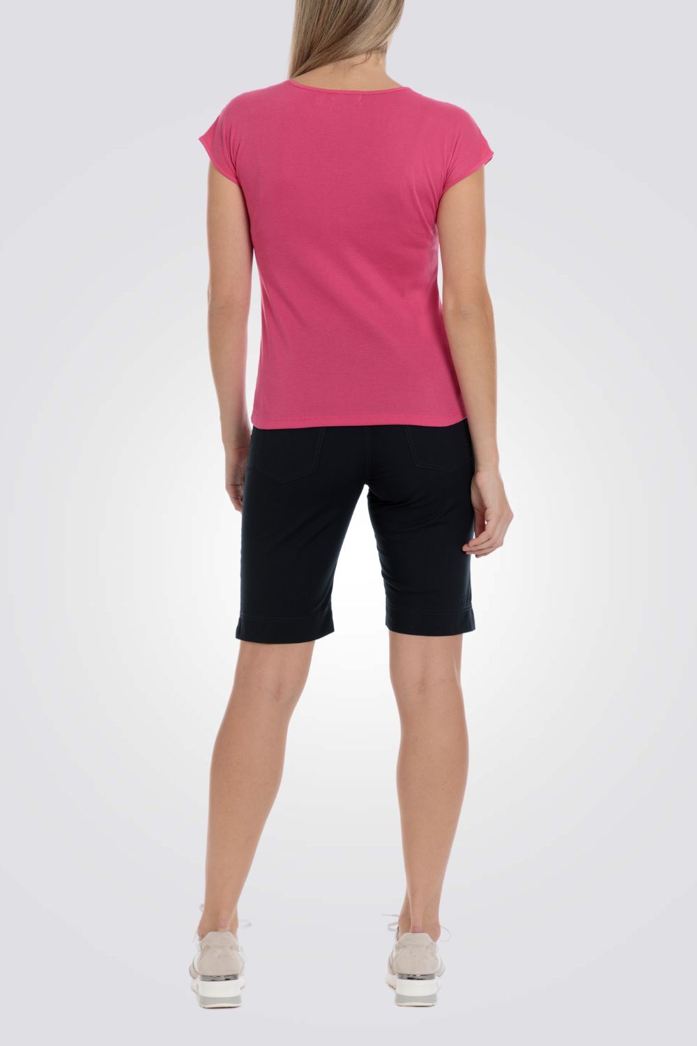 טישירט עם חתכים בצבע ורוד