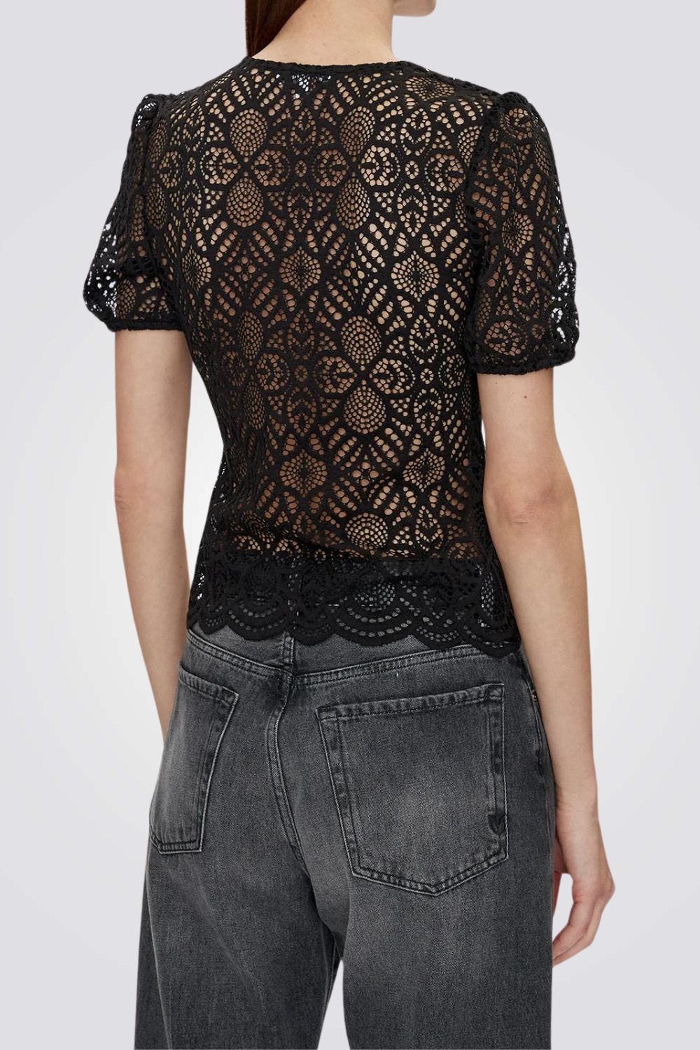 חולצה תחרה בצבע שחור