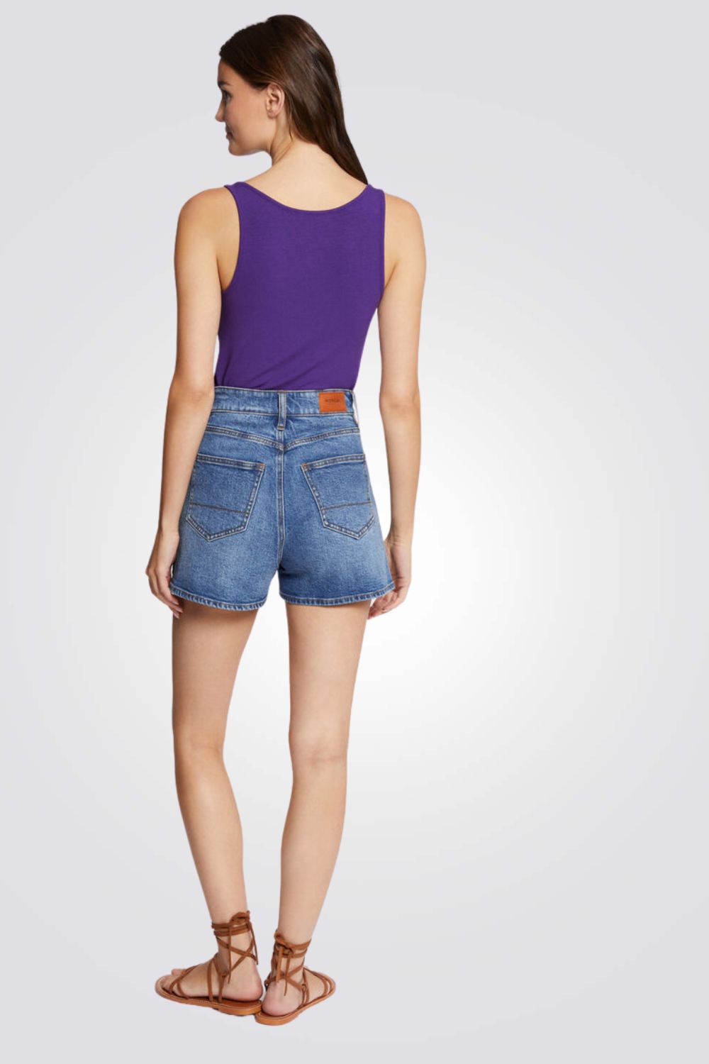 גופיה עם עיטור זהב