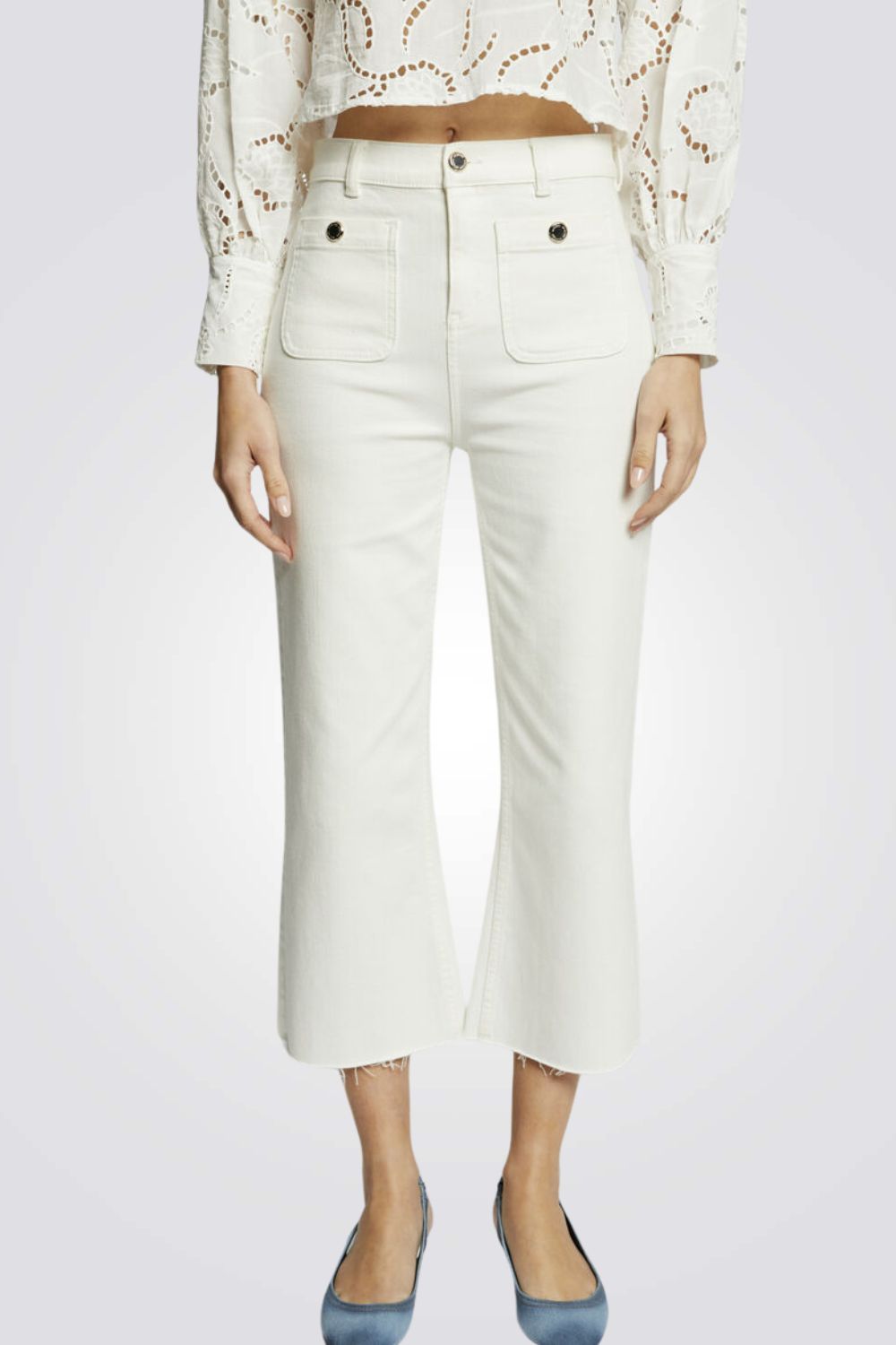 ג'ינס גזרה רחבה בצבע לבן