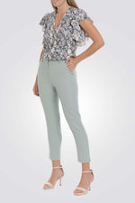 חולצה עם הדפס אבסטרקטי