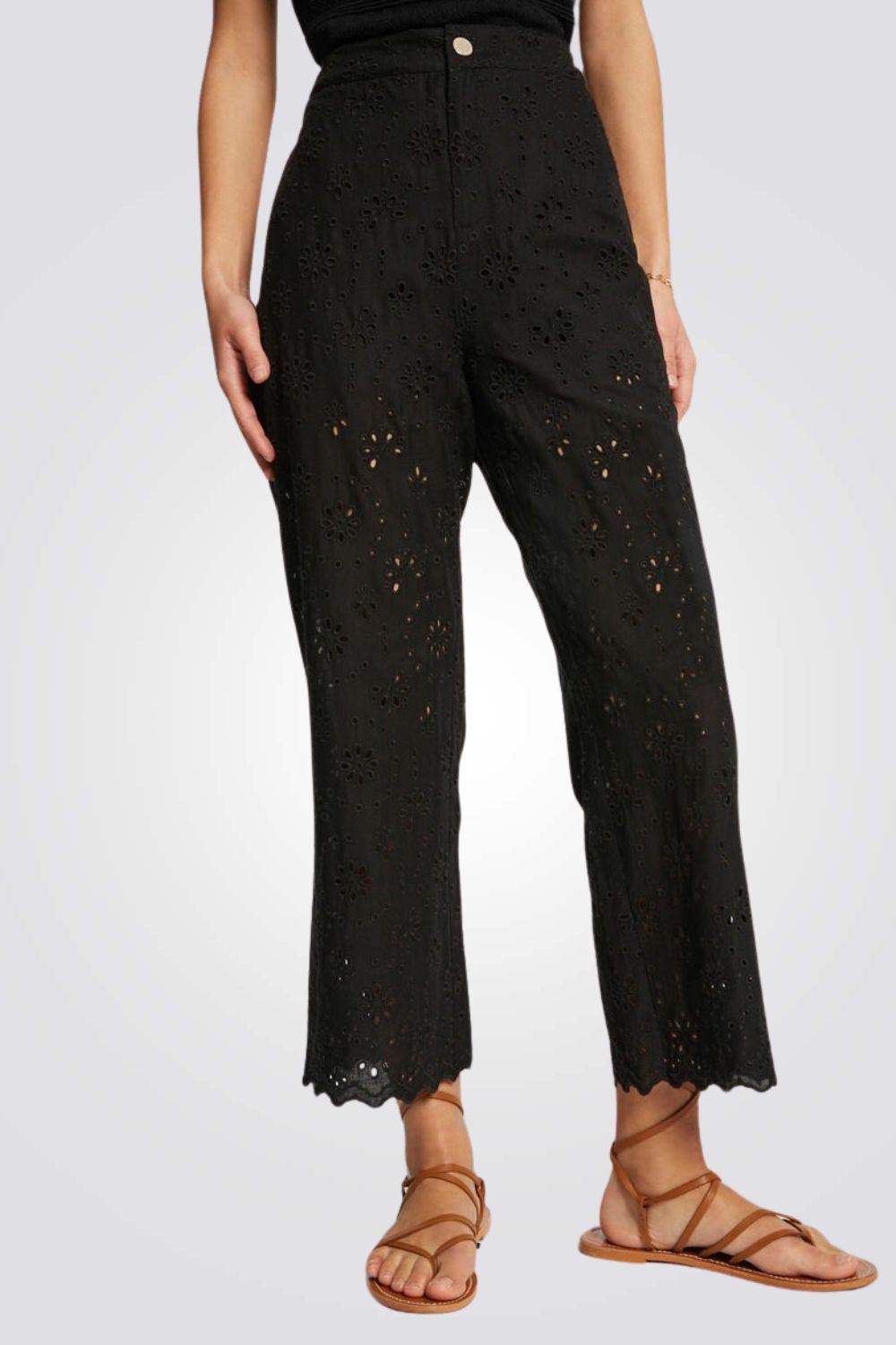 מכנס תחרה בצבע שחור