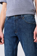 ג'ינס בצבע כחול